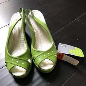 Crocs women sandals size 6 US color green new